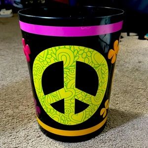 Mini pea sighn trashcan